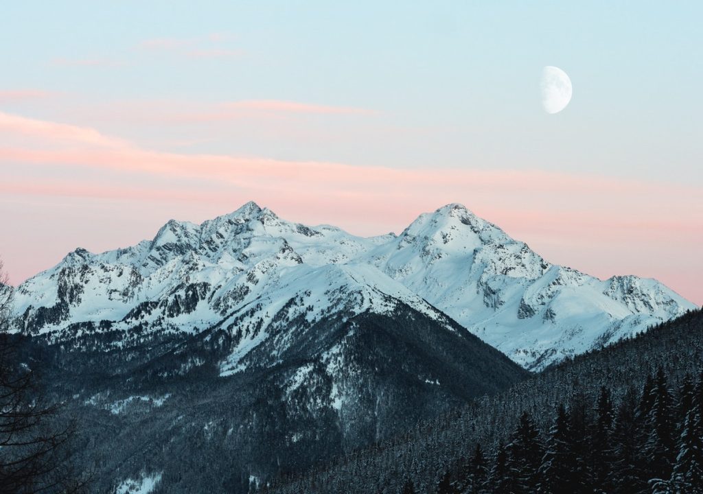 snowy mountain 1287145.jpg